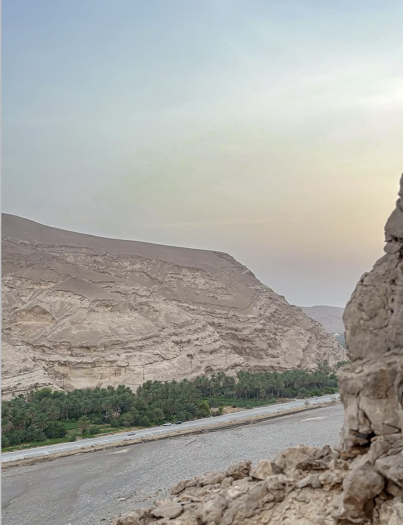 طريق بين جبال الطف