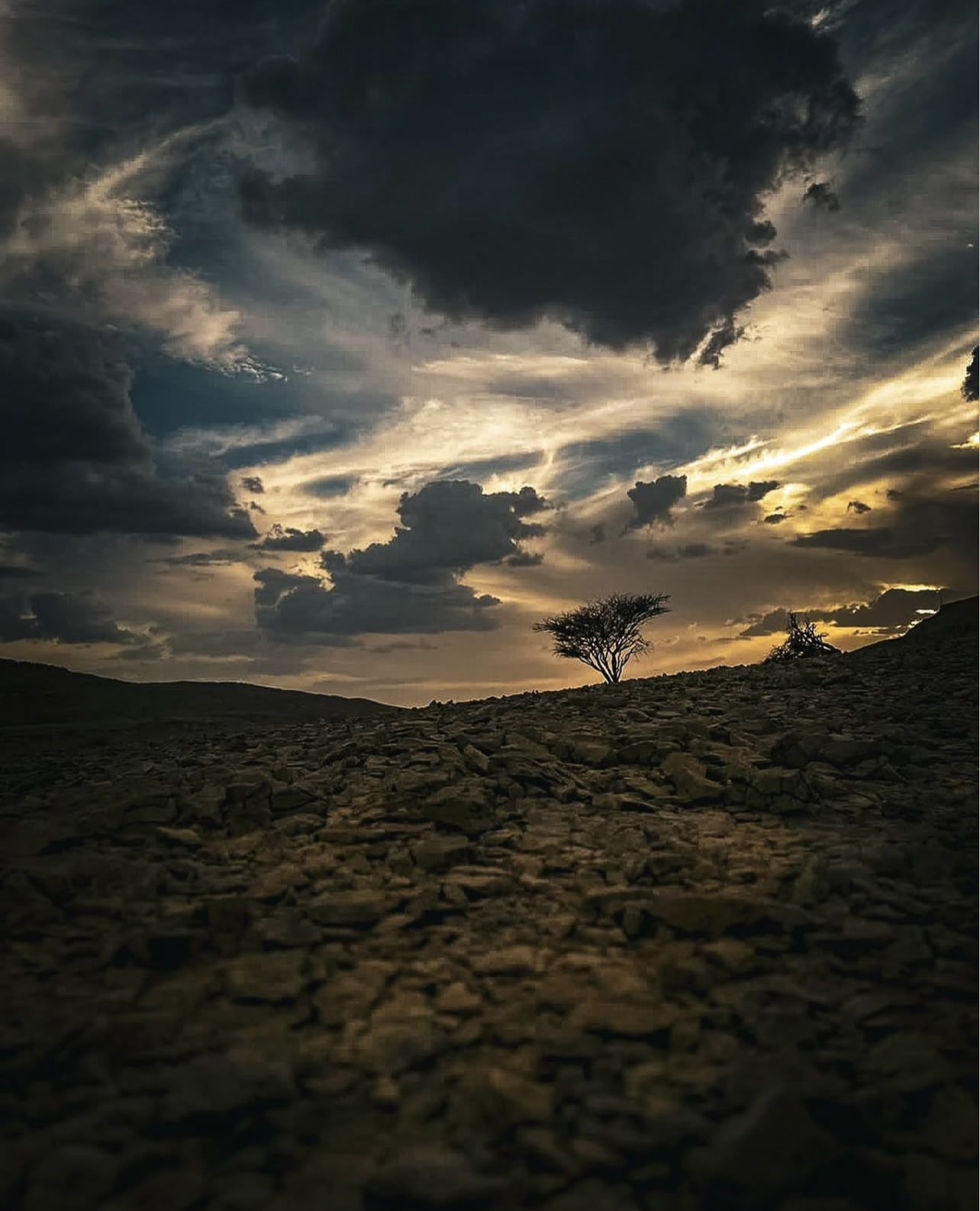 غيوم وجبال بلدة الطف